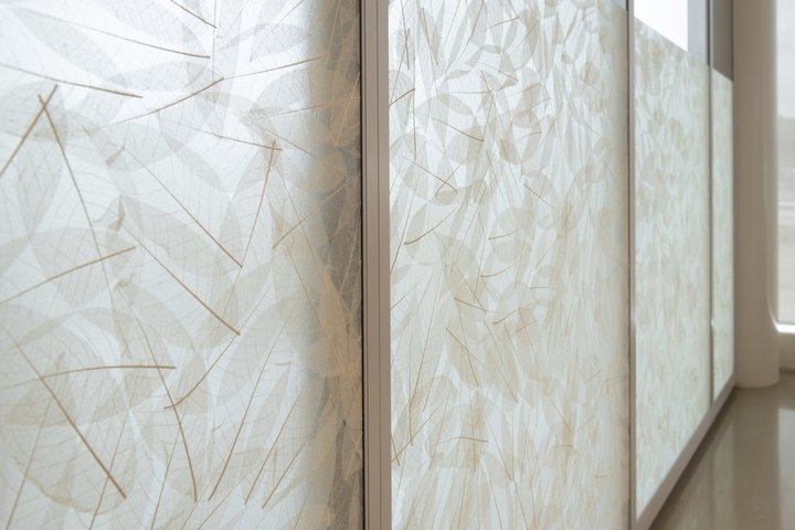 Ručno pravljena organska folija suvo lišće dezen - Avery Dennison Skellett Leaves - Rolna 1.36 m x 10 m2
