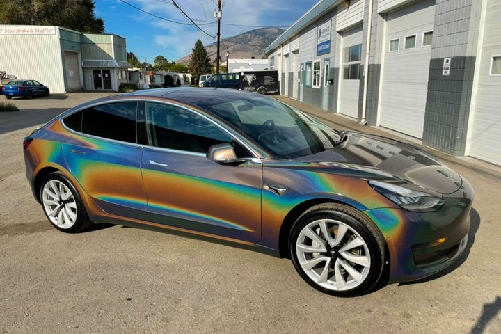 Avery Dennison Gloss Metallic Pride Prismatic Grey7