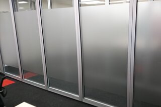 Peskirna siva folija za staklo 1.22 m - Unifol 7307 Matt Grey frosted3